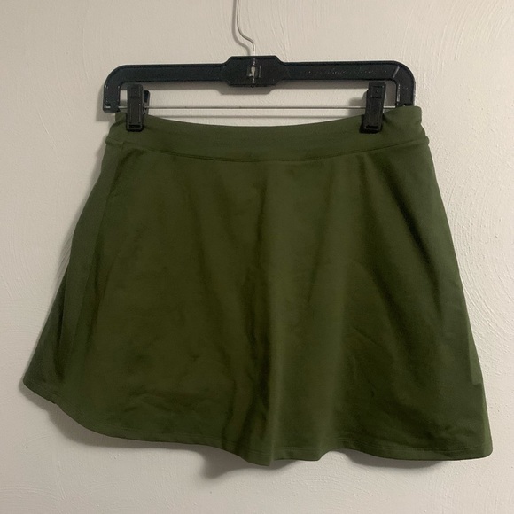 Reformation olive green skort. Size medium. - Picture 3 of 4